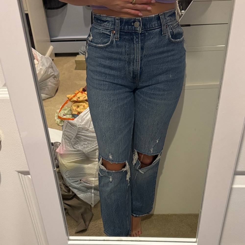 Abercrombie High-Rise Distressed Knee Straight Jeans - Blue